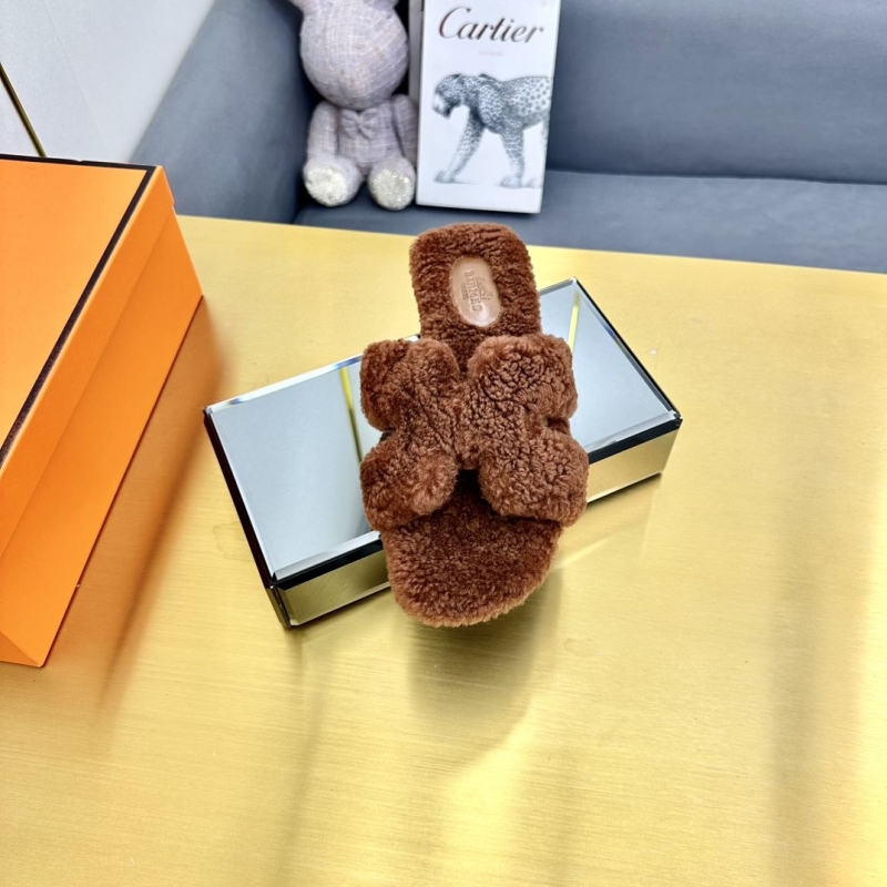 H**mes slippers